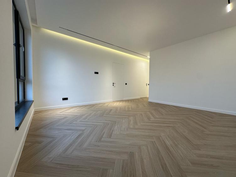 Casă individuală cu 5 camere cu Teren 500 Mp în Central