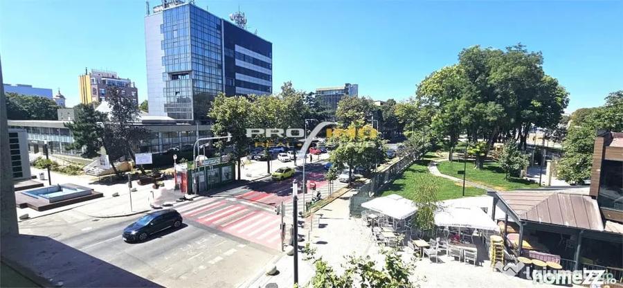 Apartament cu 6 camere decomandat în Central