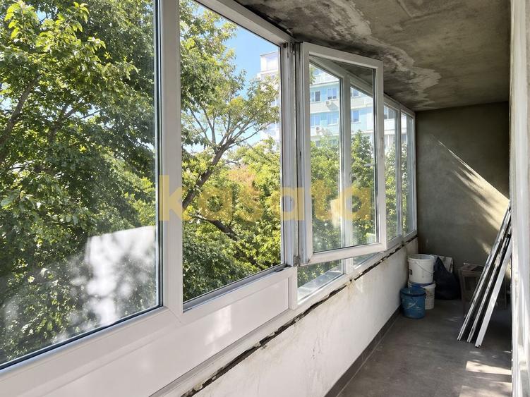 Apartament cu 3 camere semidecomandat în Iancului