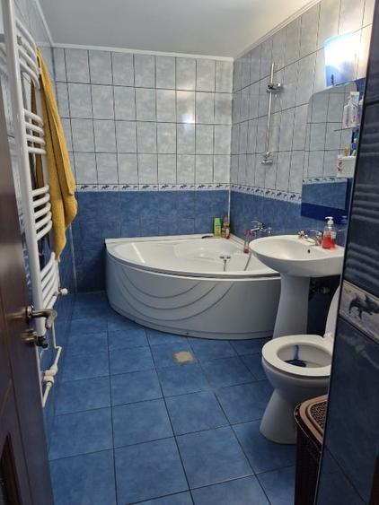 Casă individuală cu 4 camere cu Canalizare în Central