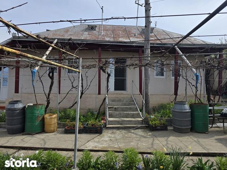 Casă cu 3 camere cu Teren 70 Mp în Secuieni
