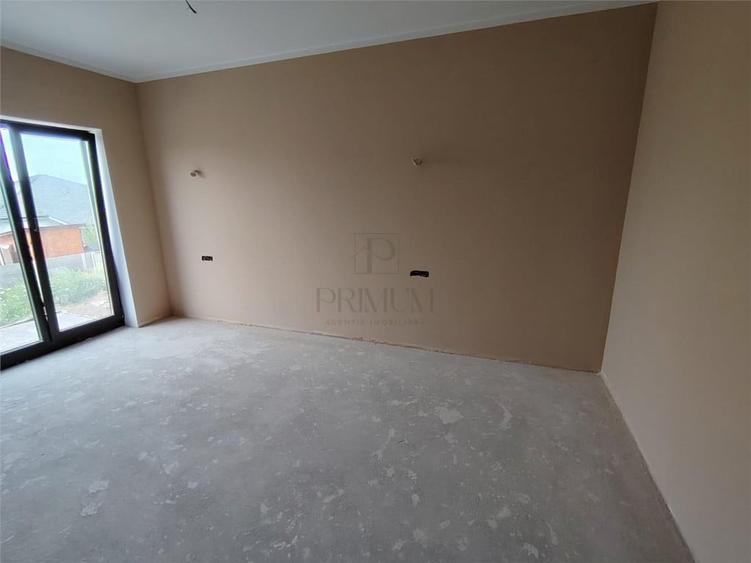 Duplex despartit prin C.T. - spatios - 5 camere - bucatarie - 7