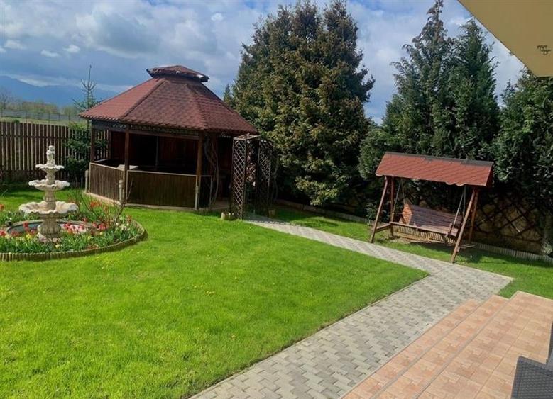 Casă individuală cu 4 camere cu Canalizare în Hărman