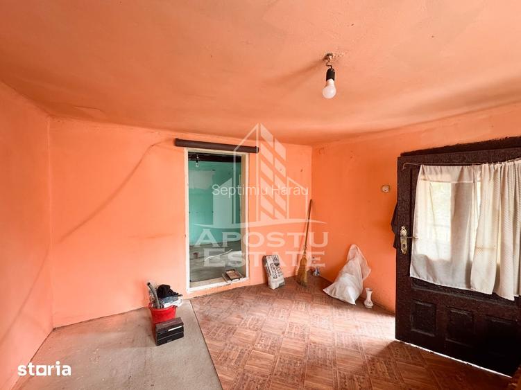 Casa batraneasca cu 3 camere si teren de 841mp, in Racastie, Hunedoara