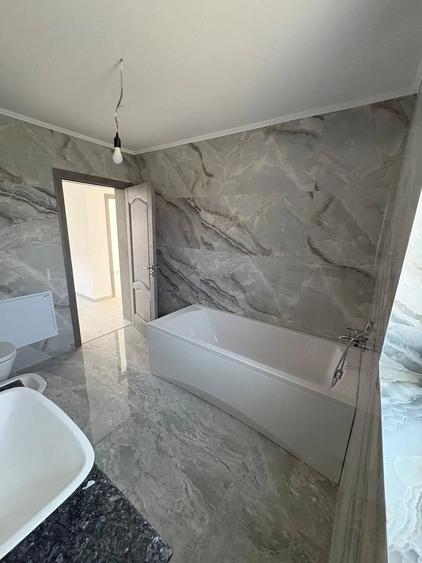 Casă cu 7 camere cu Teren 420 Mp în Șerbănești