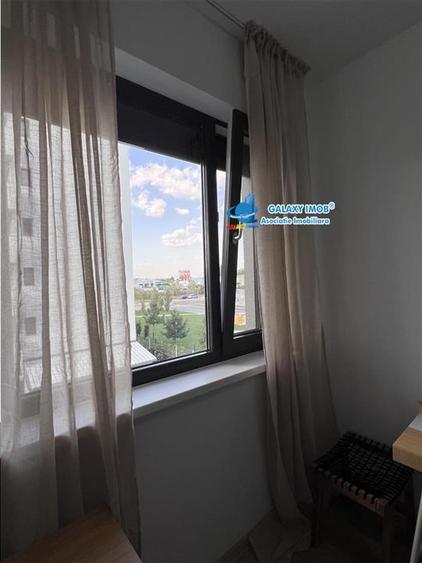 Apartament cu 4 camere semidecomandat, mobilat în Băneasa