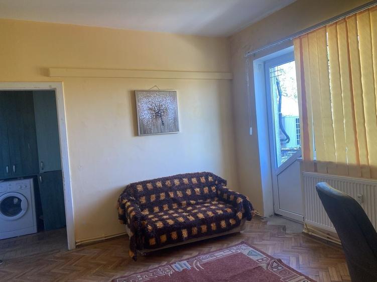 De inchiriat - Ap. 2 camere central, Piata 1 Decembrie, 25, semidec., et. 4/4, 2 balcoane, aproape de facultati, piata, parc. - 4