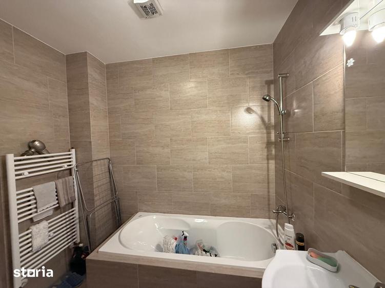 Apartament cu 2 camere decomandat în Pietroasa