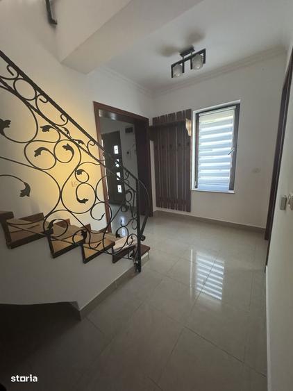 Casă cu 4 camere cu Teren 350 Mp în Girocului