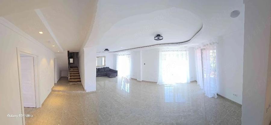 Apartament cu 4 camere decomandat în Central