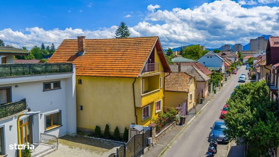 Casă cu 4 camere cu Teren 353 Mp în Central
