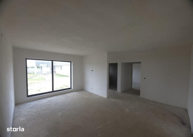 Casă cu 3 camere în Lazuri