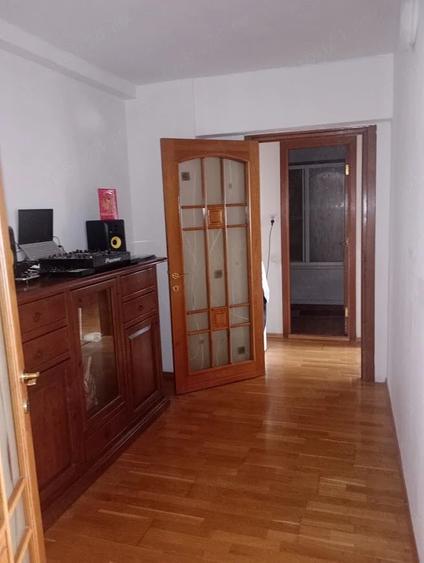 Apartament cu 3 camere decomandat în Brâncoveanu