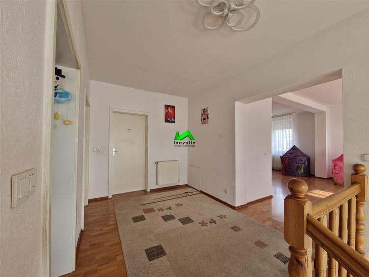 Casă individuală cu 6 camere cu Teren 500 Mp în Șura Mică