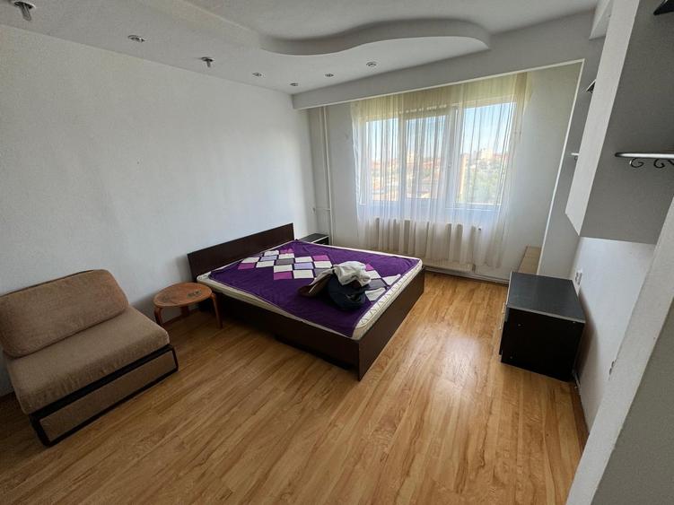 Apartament cu 3 camere semidecomandat în Gheorghe Lazăr