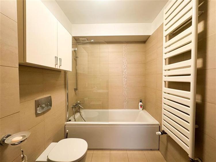 Apartament cu 4 camere decomandat, mobilat în Nordului
