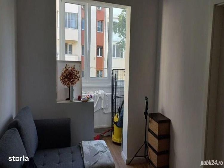 Apartament cu 3 camere semidecomandat în Girocului