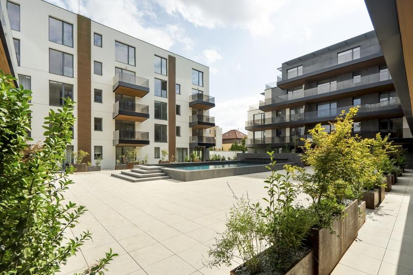Apartament cu 4 camere decomandat în Sud-Vest