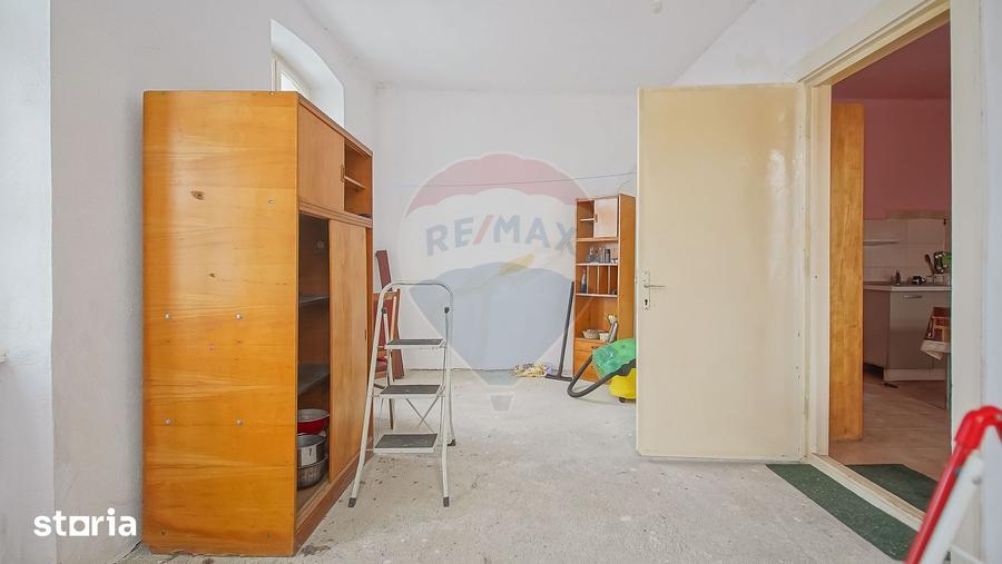 Casă cu 5 camere cu Teren 5417 Mp în Prejmer