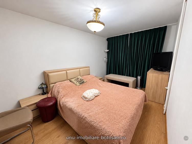 Apartament cu 3 camere decomandat în Sud-Vest
