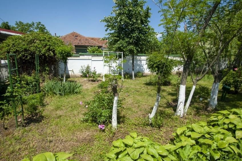 Casă individuală cu 9 camere cu Canalizare în Pleșești (Berca)