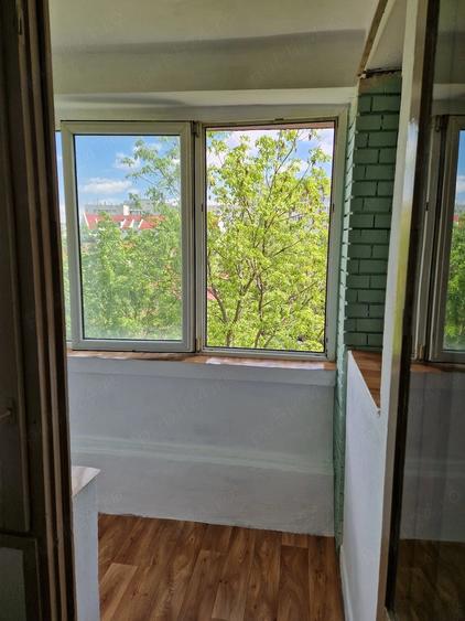 Garsonieră decomandată în Titan