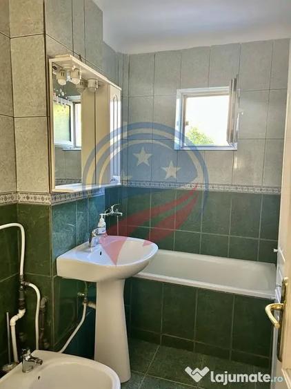 Apartament cu 4 camere decomandat în Central
