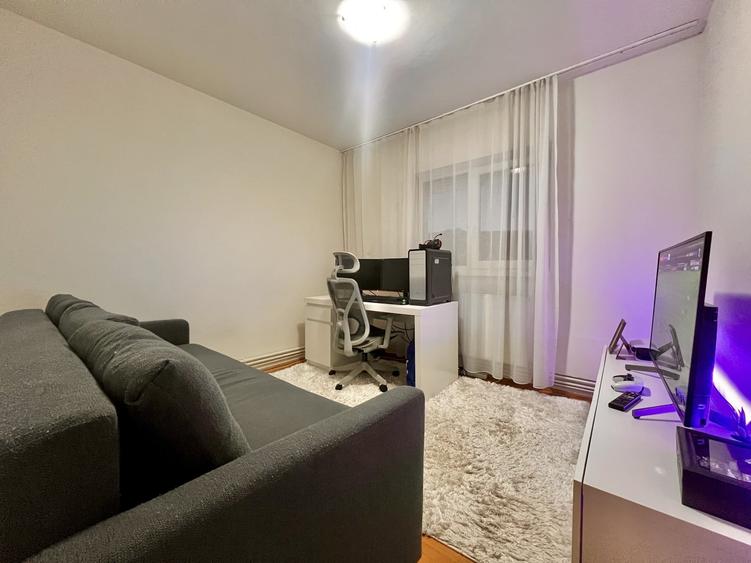 Apartament cu 3 camere decomandat, mobilat în Girocului