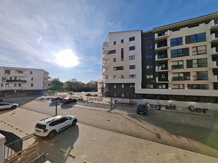 Apartament cu 2 camere decomandat, mobilat în Tractorul