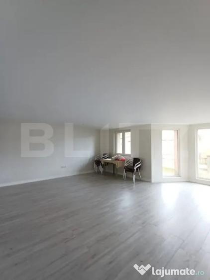Casă cu 5 camere cu Teren 1590 Mp în Luna