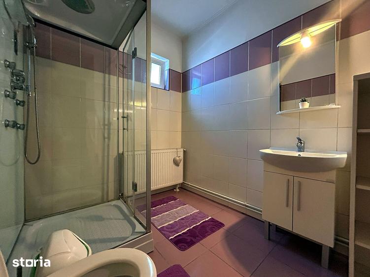 Casă cu 7 camere cu Teren 378 Mp în Vest