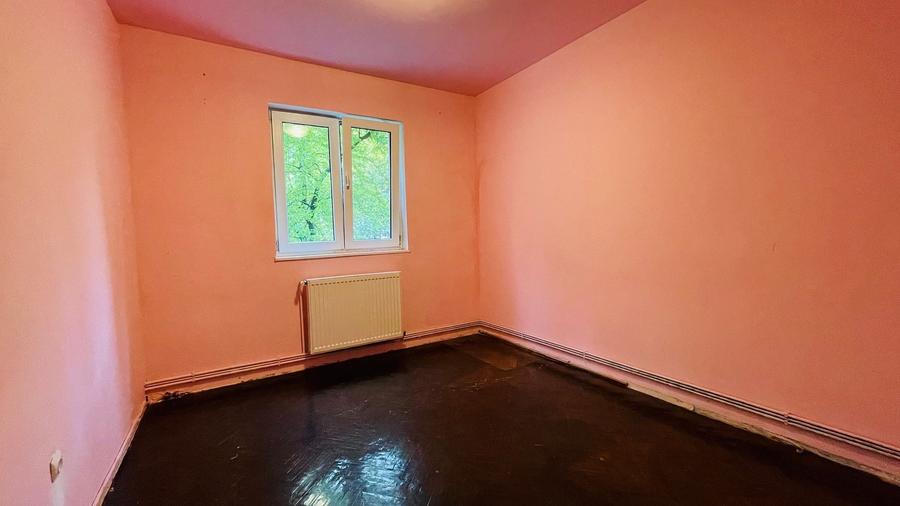Apartament cu 2 camere semidecomandat în 13 Decembrie
