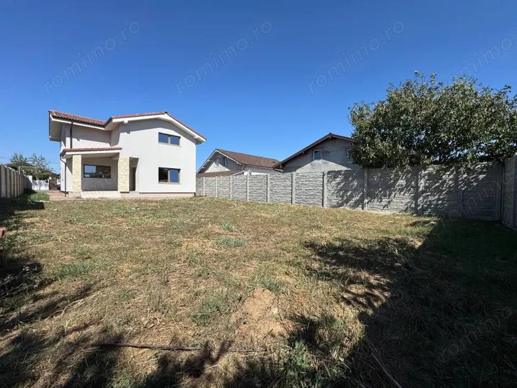 Casă cu 5 camere cu Teren 460 Mp în Giroc