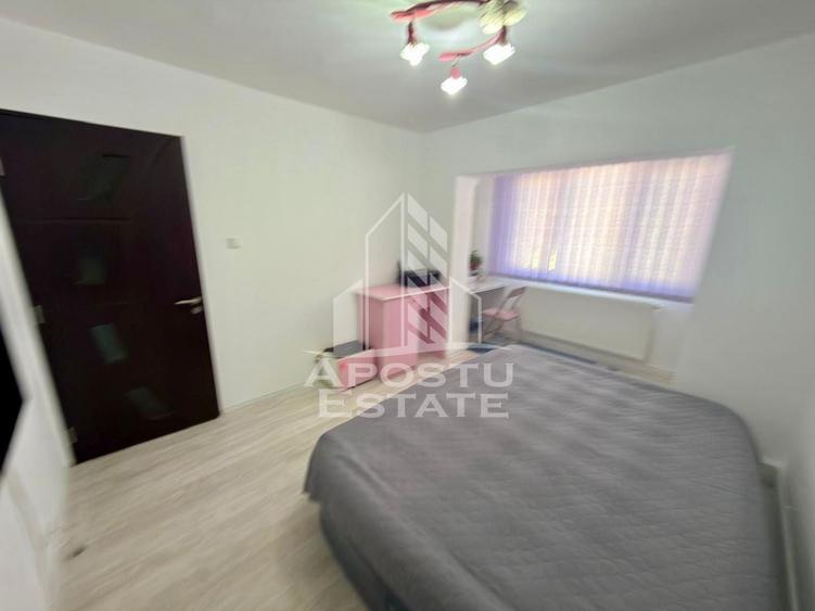 Apartament cu 3 camere decomandat, mobilat în Lipovei