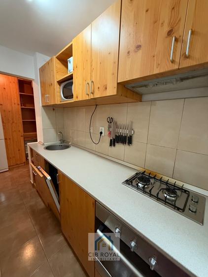 Apartament cu 2 camere decomandat în Victoriei