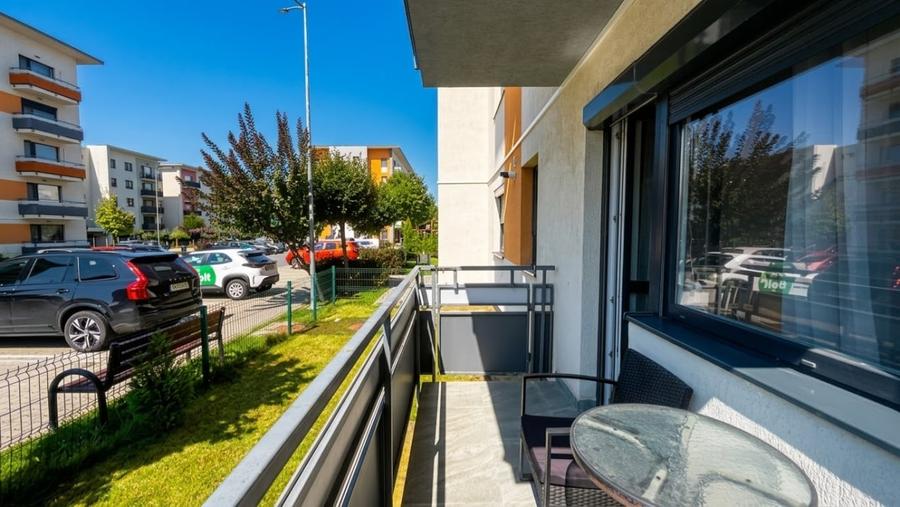 Apartament cu 2 camere decomandat, mobilat în Tractorul