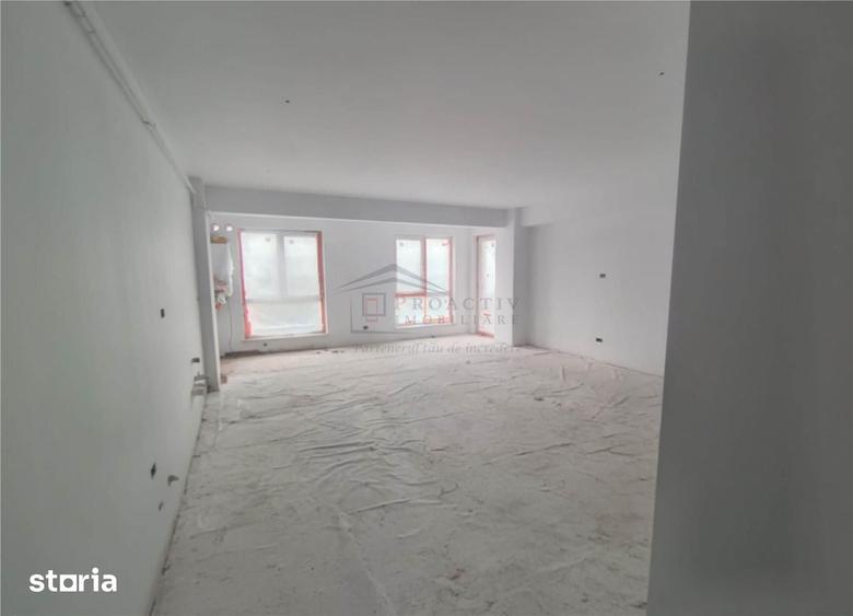 Apartament cu 3 camere decomandat în Șcheia