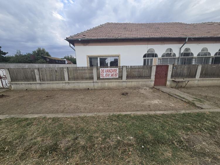 Casă cu 3 camere în Central
