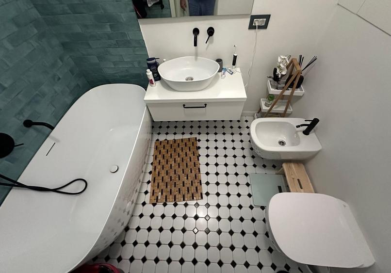 Apartament cu 3 camere în P-ța Romană