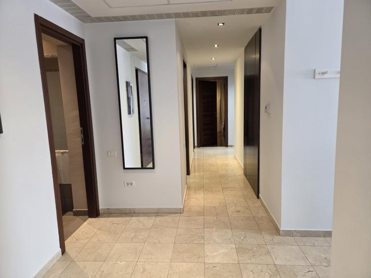 Apartament cu 4 camere decomandat în Dorobanți