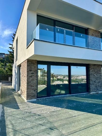 Duplex cu 4 camere cu Canalizare în Grigorescu