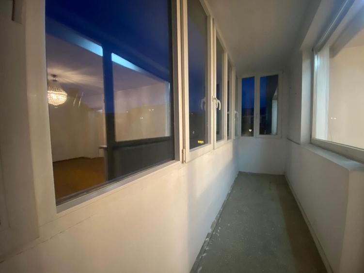 Apartament cu 3 camere semidecomandat în Grigorescu