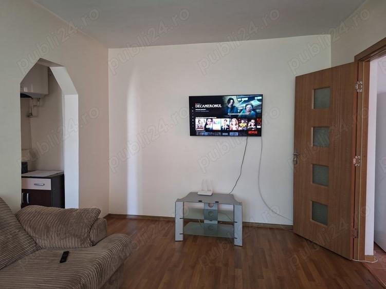 Apartament cu 3 camere semidecomandat în Central