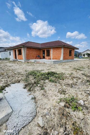 Casă cu 3 camere cu Teren 500 Mp în Sânmartin