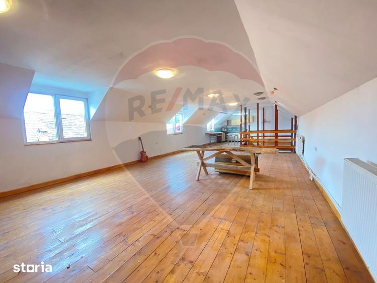 Casă cu 4 camere cu Teren 1063 Mp în Central