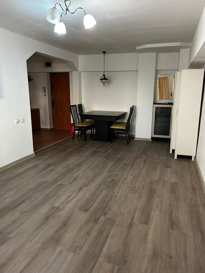 Apartament cu 3 camere decomandat în Unirii