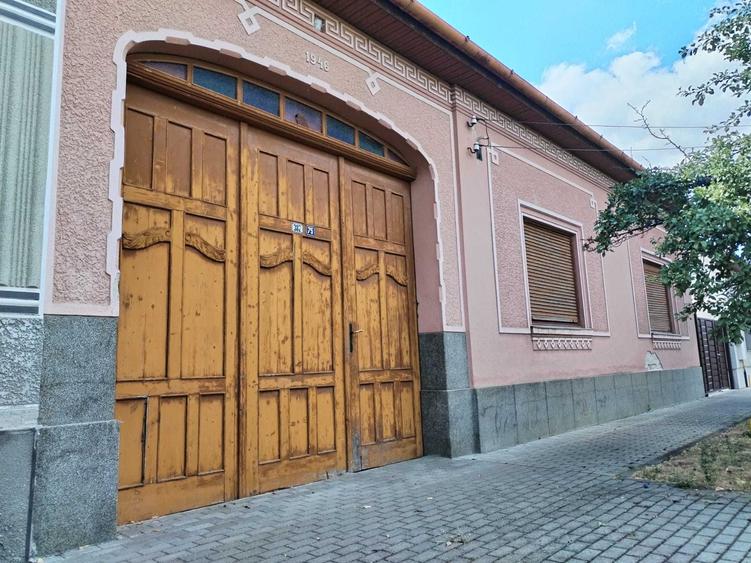 Casă cu 2 camere în Central