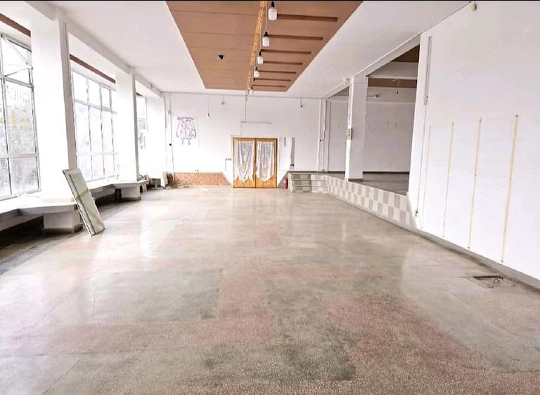 Spațiu comercial, de 270 mp, în Central