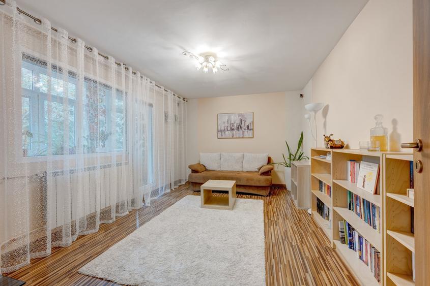 Apartament cu 3 camere decomandat în Berceni