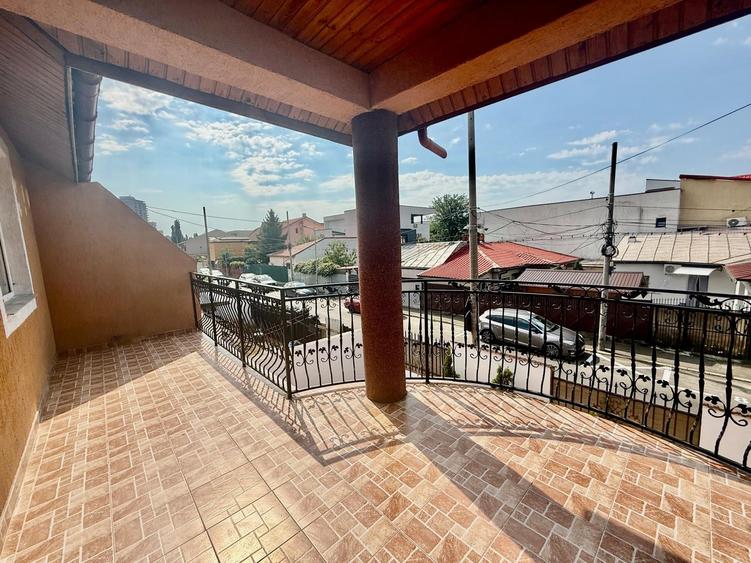 Casă cu 5 camere cu Canalizare în Apărătorii Patriei